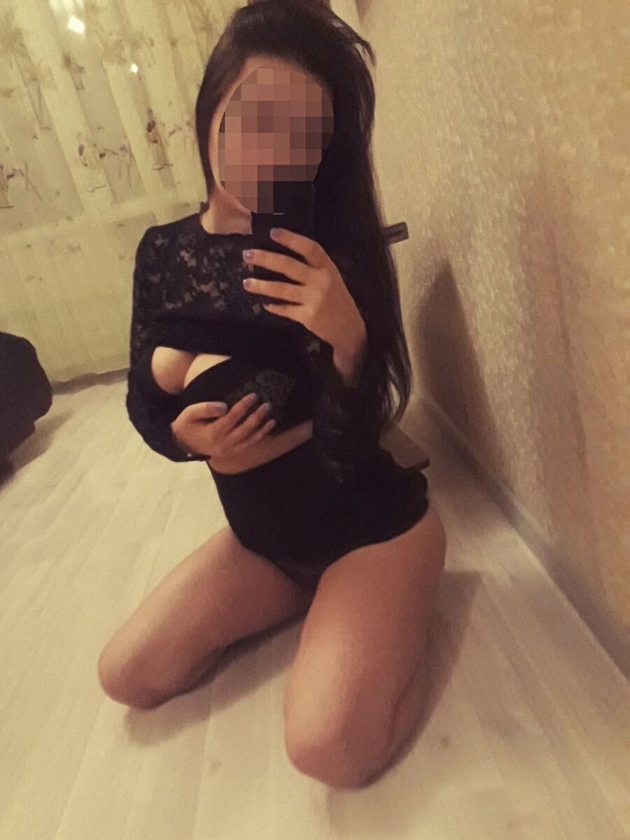 Девушка по вызову Дарина с 3 размером груди сделает профессионально минет без резинки и позовет в гости в Советский